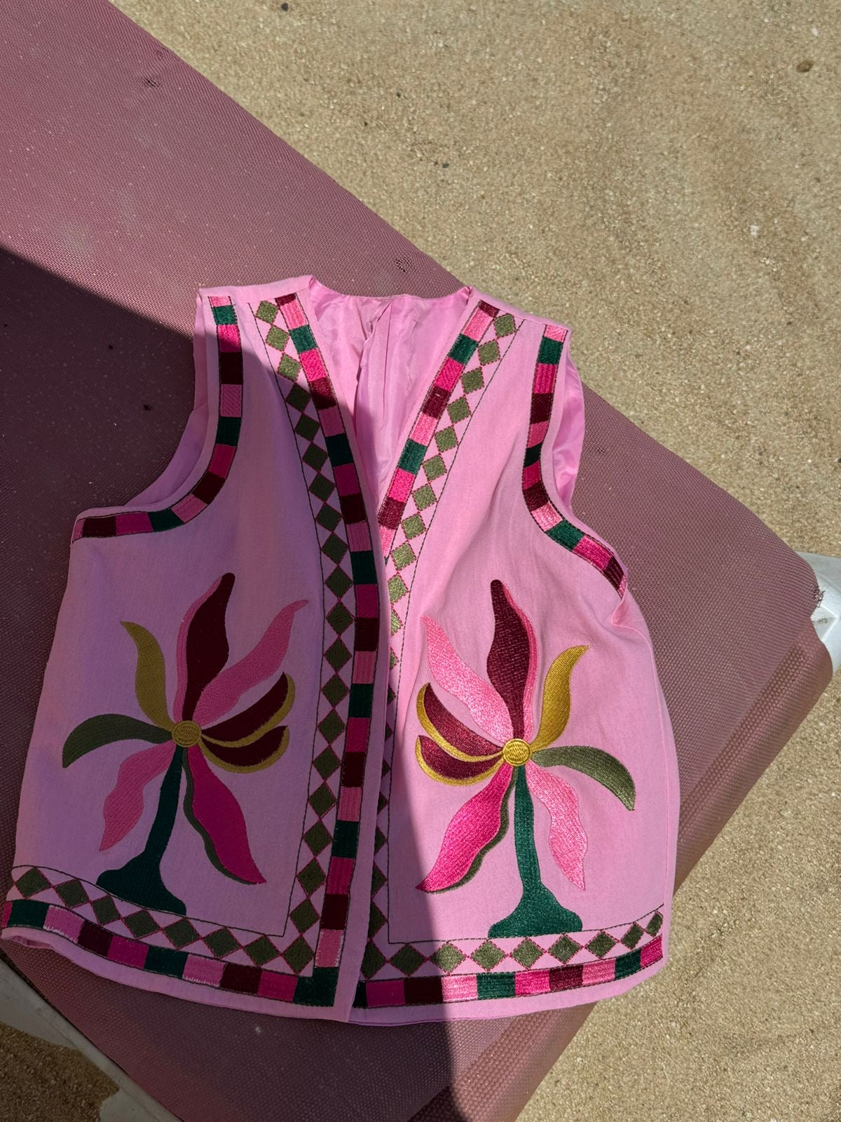 Amer Vest